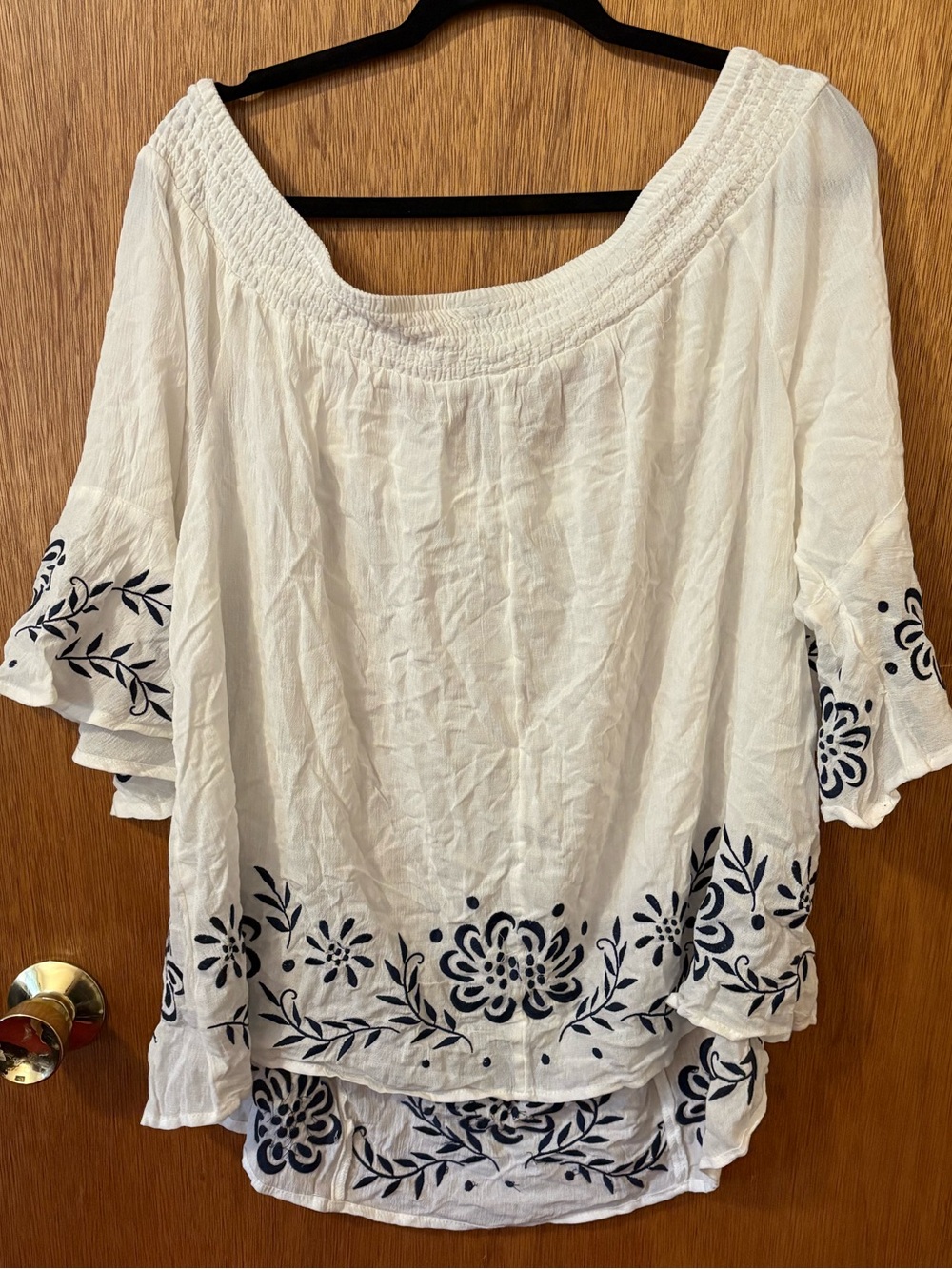 torrid White Off-Shoulder Top with Navy Floral Embroidery NWT - Picture 6 of 8